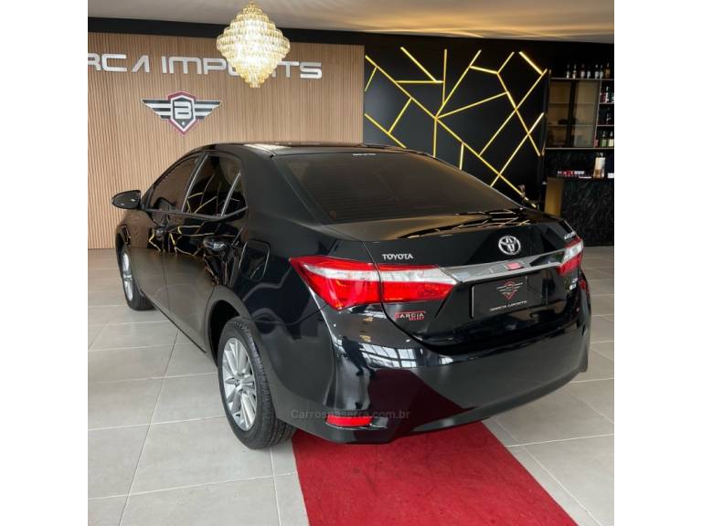 TOYOTA - COROLLA - 2015/2016 - Preta - R$ 83.900,00