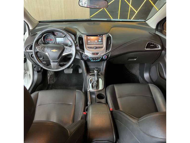 CHEVROLET - CRUZE - 2017/2018 - Branca - R$ 89.900,00