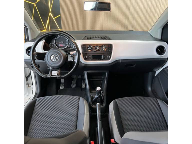 VOLKSWAGEN - UP - 2016/2017 - Branca - R$ 58.900,00