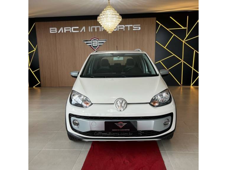 VOLKSWAGEN - UP - 2016/2017 - Branca - R$ 58.900,00