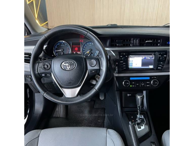 TOYOTA - COROLLA - 2015/2016 - Preta - R$ 83.900,00