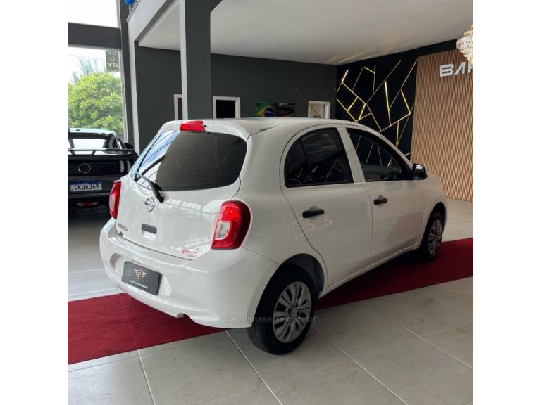 NISSAN - MARCH - 2015/2016 - Branca - R$ 41.900,00