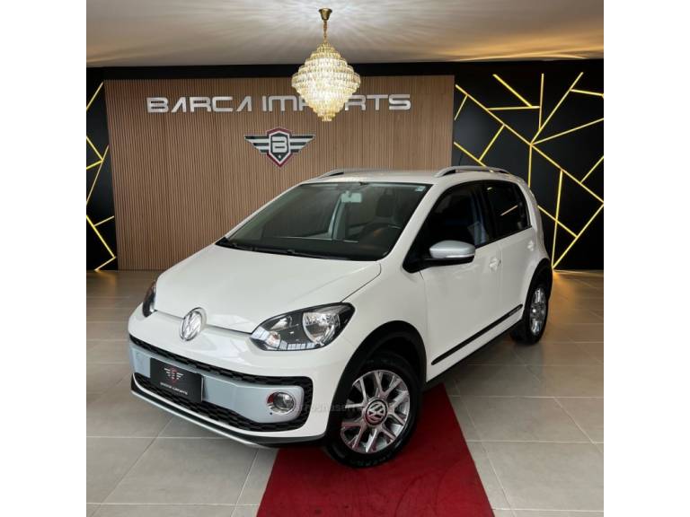 VOLKSWAGEN - UP - 2016/2017 - Branca - R$ 58.900,00